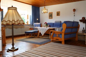Interior - Holiday Home 'Titisee' with Private Terrace, Garden and Wi-Fi (Löffingen)