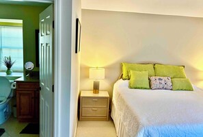 Room - Shipyard Evian Beachfront Resort 2BD Lake/Golf View Villa (Hilton Head Island)