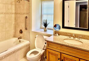 Hair dryer, towels, soap, shampoo - Shipyard Evian Beachfront Resort 2BD Lake/Golf View Villa (Hilton Head Island)