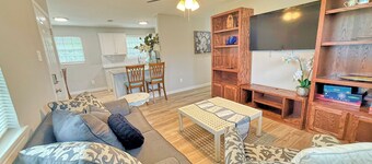 2-bedroom house in welcoming The Colony with AC comfort
