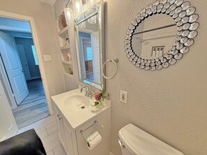 タオル、石鹸、トイレットペーパー