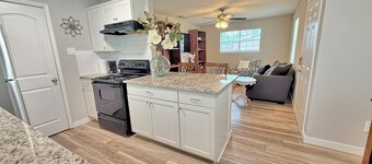 2-bedroom house in welcoming The Colony with AC comfort
