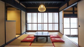 Interior - Rita Izumo Sagiura (Izumo)