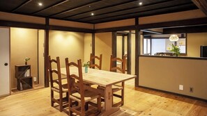 Dining - Rita Izumo Sagiura (Izumo)