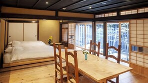 Dining - Rita Izumo Sagiura (Izumo)