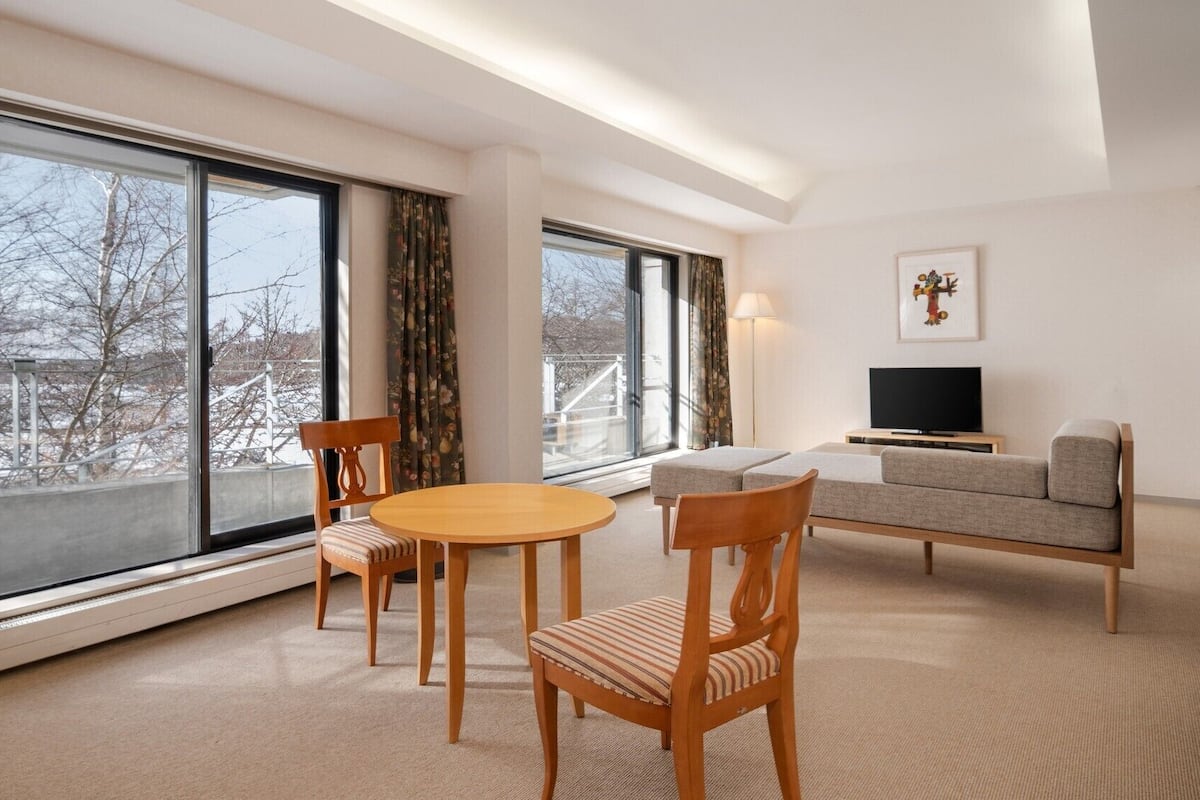 Living area | TV