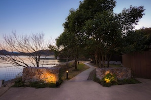 Khuôn viên nơi lưu trú