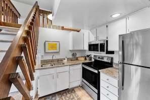 Private kitchen - Mt. Adams 1BR Great Location! Steps from Monastery (Cincinnati)