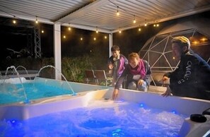 Outdoor spa tub - Deluxs Outdoor Resort Kyotango Kumihama Labo (Kyotango)