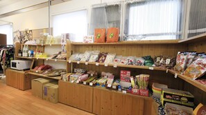 Gift shop - Yumoto Tennen Onsen Hotel (Gyoda)