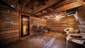 A wooden cabin interior with a sauna, wooden walls, and a concrete floor. - Totonoi Kominka Villa Igashima (Aga)