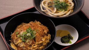 อาหารและเครื่องดื่ม