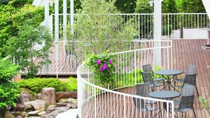 Outdoor dining - Auberge South Terrace (Shirahama)