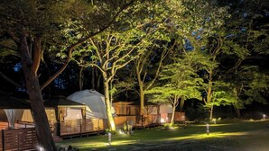 A campsite with yurts and a covered area, surrounded by trees. - Ducale Resort Hotel Nasu Kanronoyu (Nasu)