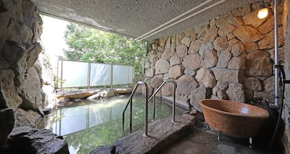 Nanki Shirahama Wan Wan Paradise