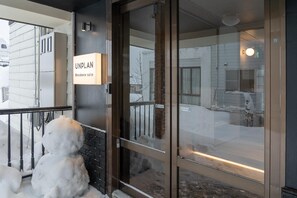 Exterior detail - Unplan Residence Suite (Otari)