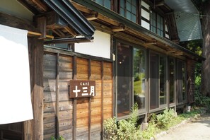 Exterior detail - Unplan Residence Suite (Otari)