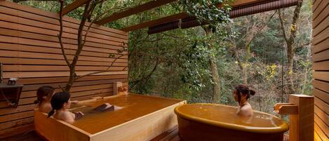Outdoor spa tub