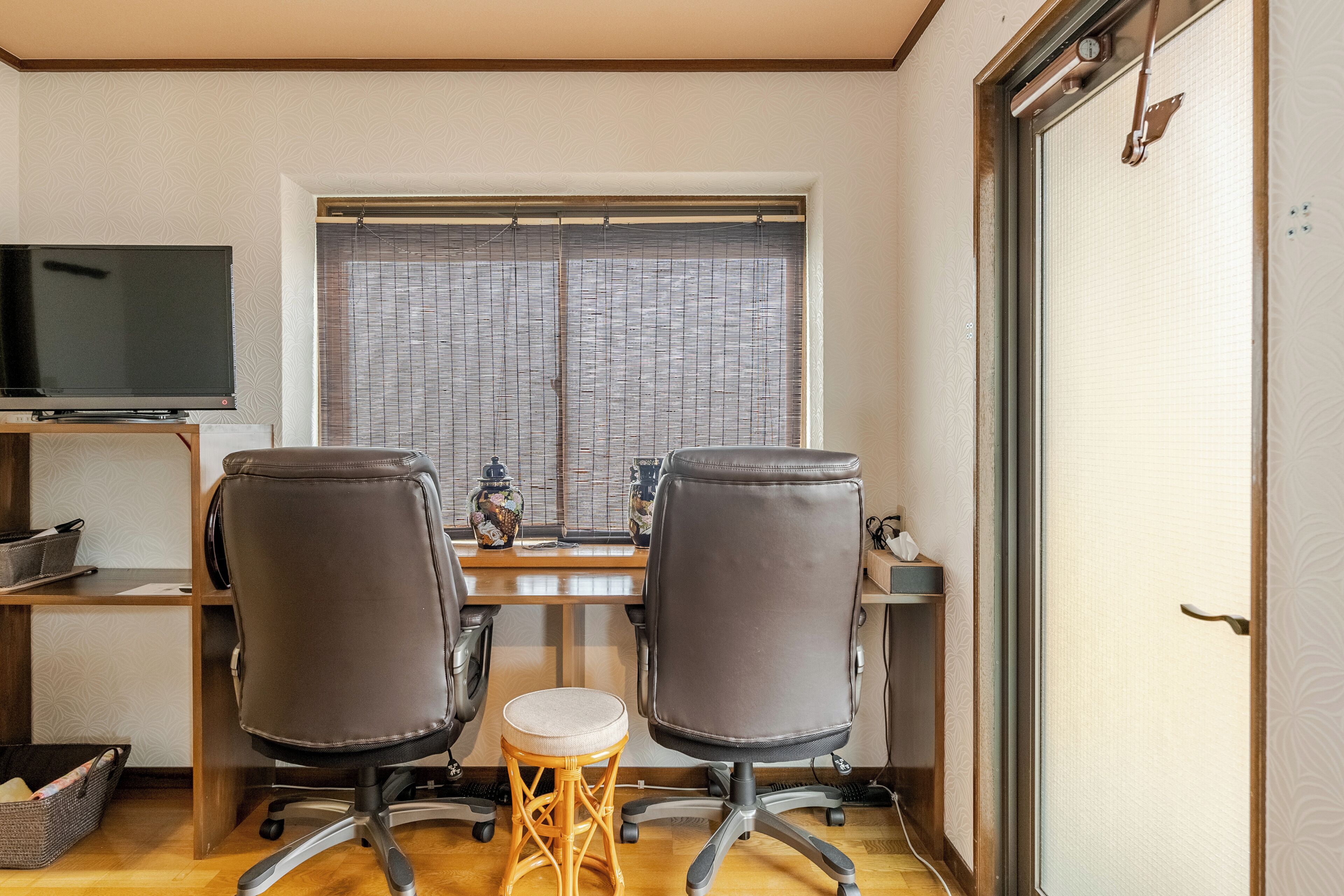 Trung tâm hành chính, văn phòng