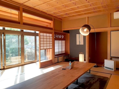 Interior. Niwa-no-yado Series Starwind Hotel