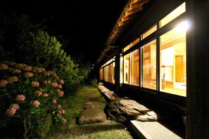 Exterior detail - Niwa-no-yado Series Starwind Hotel (Kamikawa)