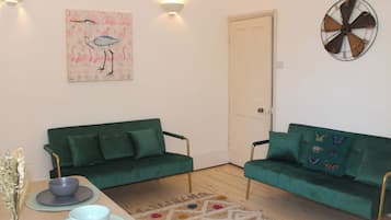 Cottage | Living area