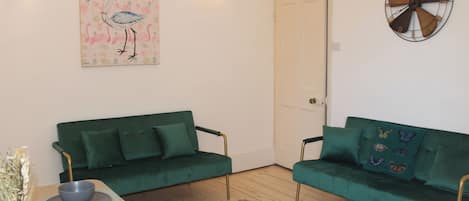 Cottage | Living area