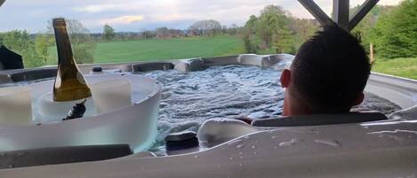 مغطس سبا خارجي