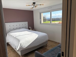 5 soverom, skrivebord, reiseseng for barn og wi-fi (inkludert)