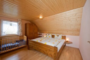 Room - Gästehaus Josenmühle – Apartment Ringelblume with Mountain View, Shared Terrace (Titisee-Neustadt)