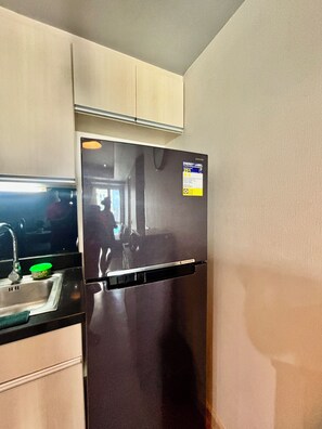 Private kitchen - Condo in Abreeza Mall Davao 3BR and 2CR (Davao City)