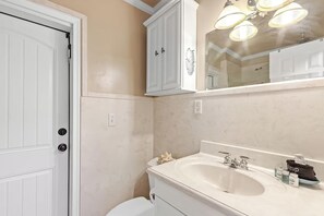 Casa, varias camas (Coconut Breeze) | Baño