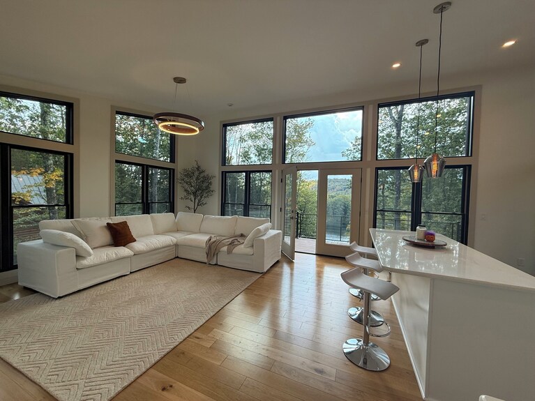 Modern Lake House With Huge Glass Windows - Hampton, NY
