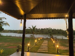 Property grounds - Cozy 1-bedroom villa in awesome Tangalle with AC (Tangalle)