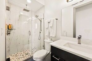 Luxury Condo, Kitchen, City View | Bathroom | Free toiletries, hair dryer, towels, soap