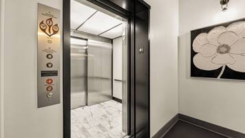 Luxury Condo, Kitchen, City View | Interior