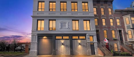 Luxury Condo, Kitchen, City View | Exterior