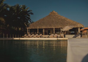 8 Außenpools