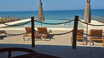 Classic Single Room, Beach View | Pool