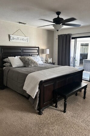4 bedrooms, iron/ironing board, WiFi, bed sheets - Wine Retreat • Hot Tub • Mini Farm • Yard Oasis (Templeton)