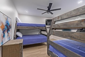 3 bedrooms, iron/ironing board, WiFi, bed sheets - Modern  dwn twn 3BR/3BR W/ pool & spa (Phoenix)