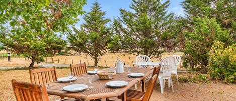Outdoor dining