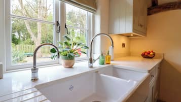Dishwasher, cookware/dishes/utensils