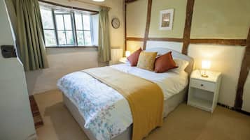 Cottage | 5 bedrooms, WiFi (free), individually decorated, individually furnished