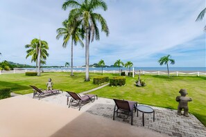 Terrace/patio - Beachfront Condo•BBQ•pool•prime location•sleeps 4 - Pacific Beach 9 (Potrero)
