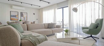 3 BR Apt Lake View - Mynt Hospitality