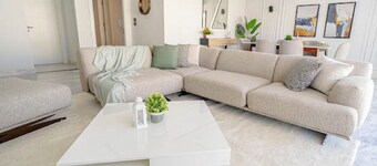 3 BR Apt Lake View - Mynt Hospitality