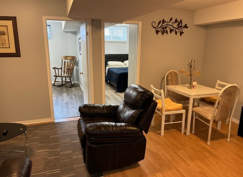 2br Basement Suite Kitchen Smart Tv Free Parking - Brantford