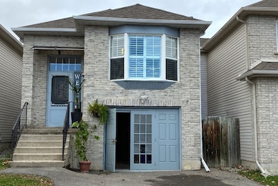 2BR Basement Suite • Kitchen • Smart TV • Free Parking