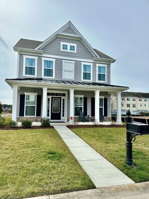 Exterior - Perfect 4-bedroom home just 5–10 mins from Ocean City, MD, & Assateague Island. (Berlin)